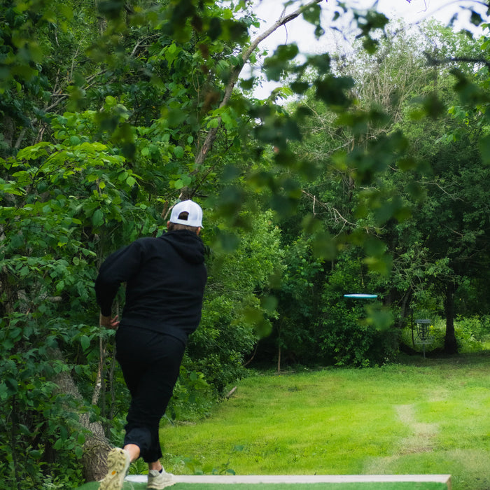 Miten heittää frisbeegolfkiekkoa oikein?