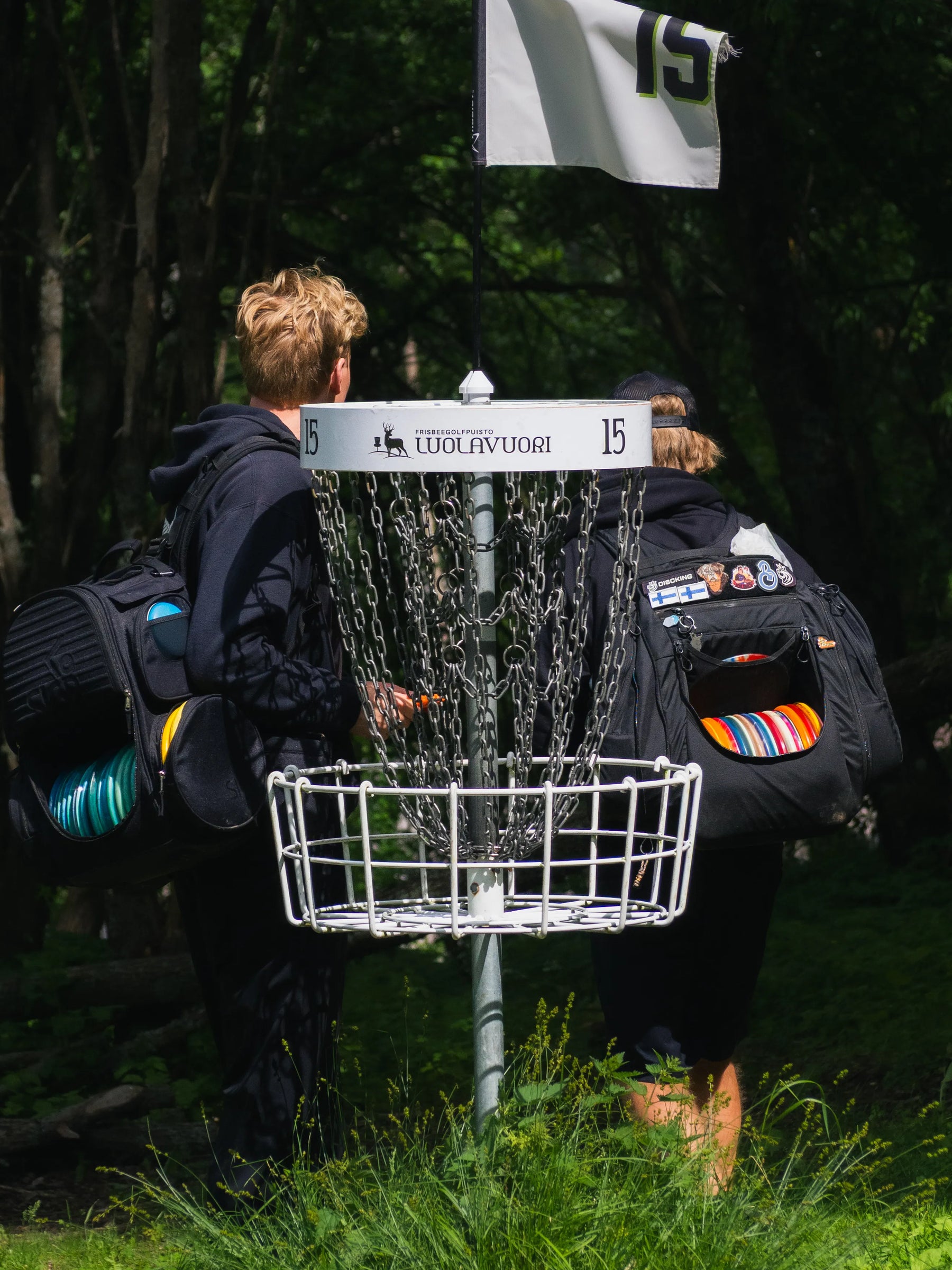 Miten heittää rolleria frisbeegolfissa?