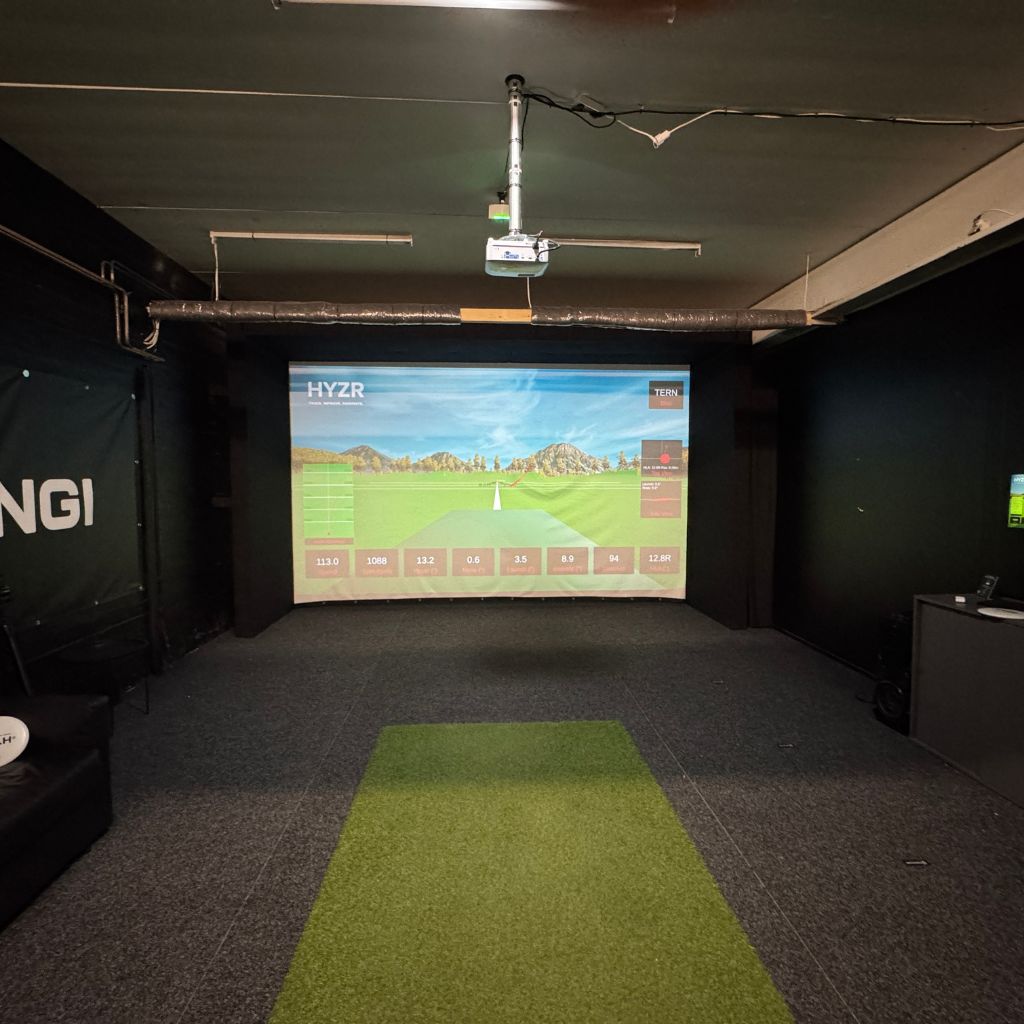 HYZR One - Disc Golf Simulator